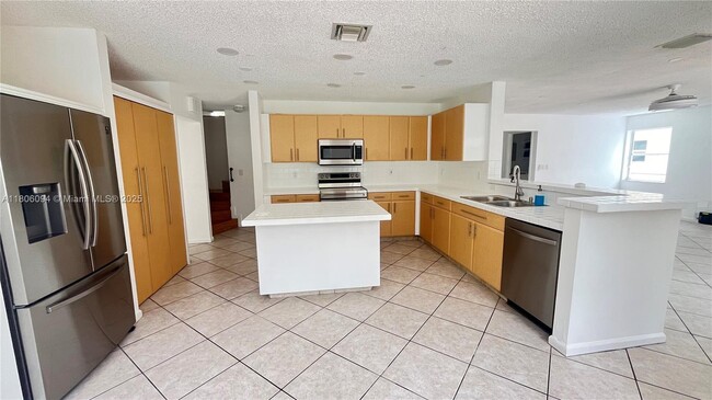 Building Photo - 522 SW 200th Terrace
