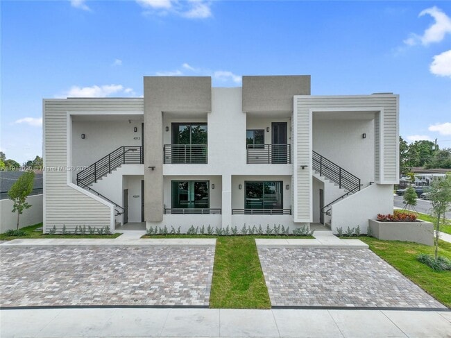 Primary Photo - 4303 E 8th Ct