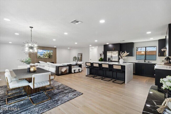 Building Photo - 3319 E Campo Bello Dr