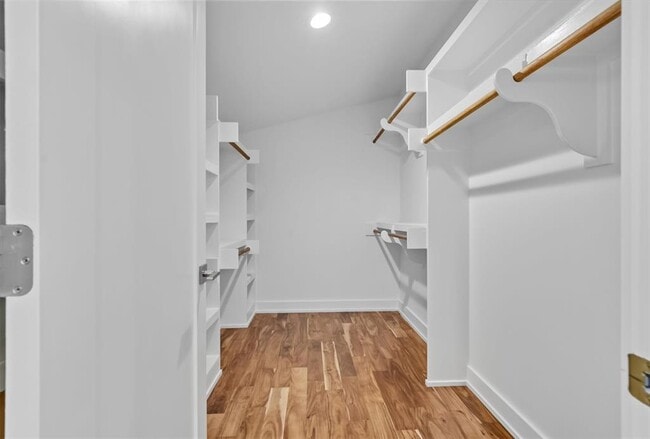 Building Photo - 2712 Oak Springs Dr