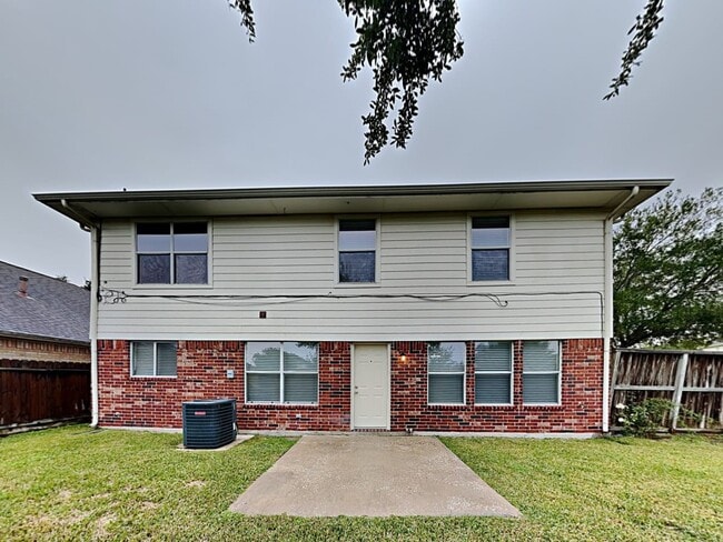 Building Photo - 410 Sun River Ln