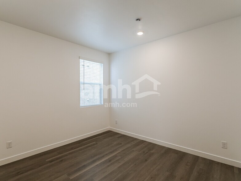 Building Photo - 6468 E Paseo Baranda