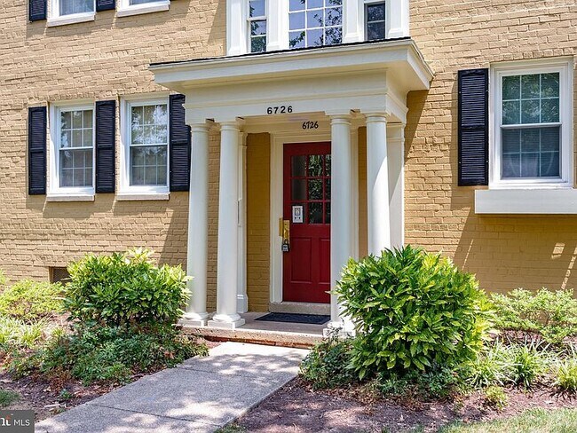 Building Photo - 6726 W Wakefield Dr