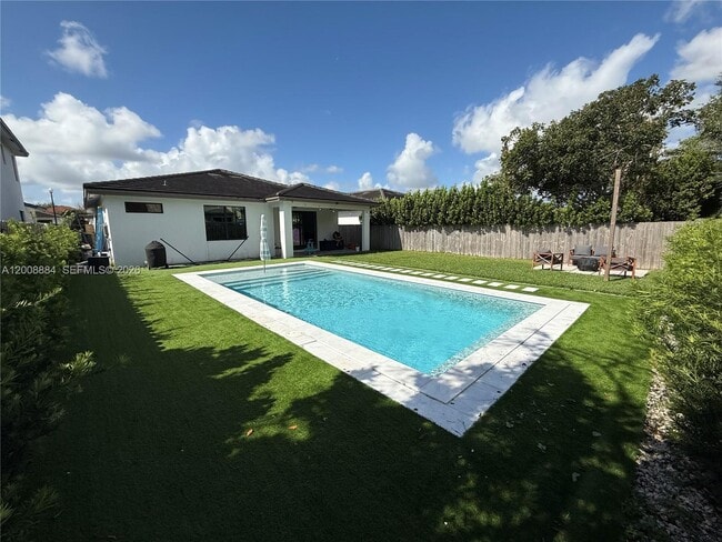 Building Photo - 2945 SE 3rd St