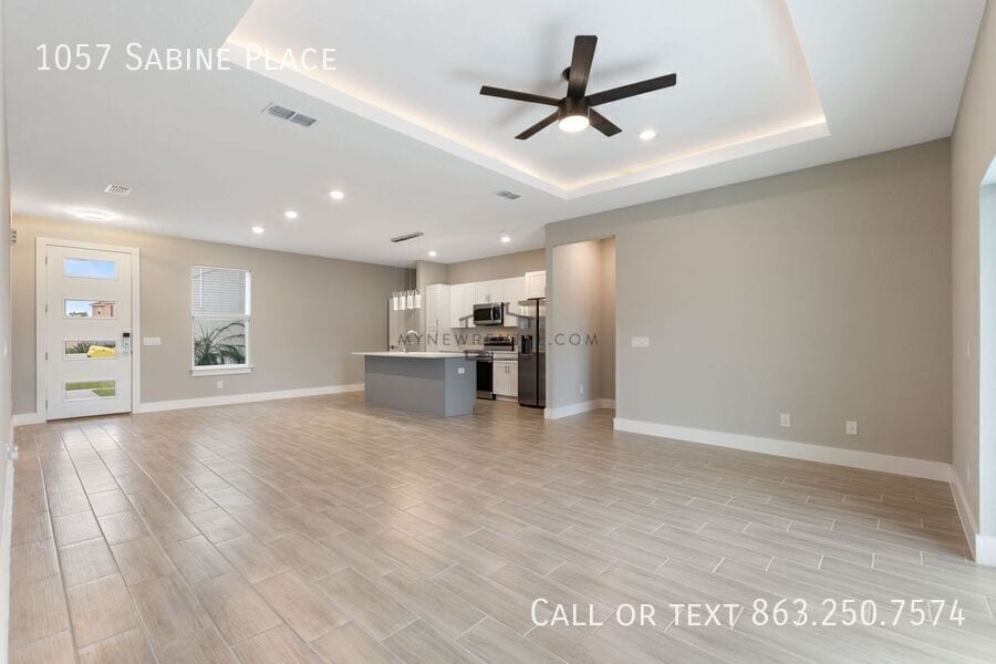 Building Photo - 1057 Sabine Pl