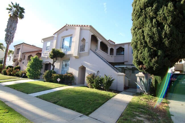 Building Photo - 9217 Alcott St