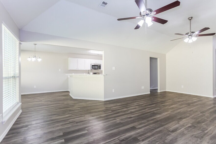 Building Photo - 3352 Jessica Ct