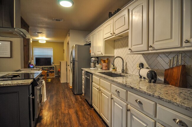 Building Photo - Beautiful 4 Bed 2.5 Bath in South Lubbock!