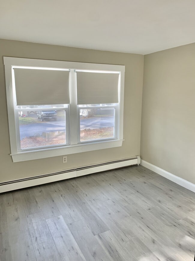 Building Photo - 13 Eaton St