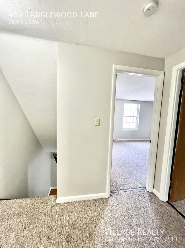 Building Photo - 452 Tanglewood Ln