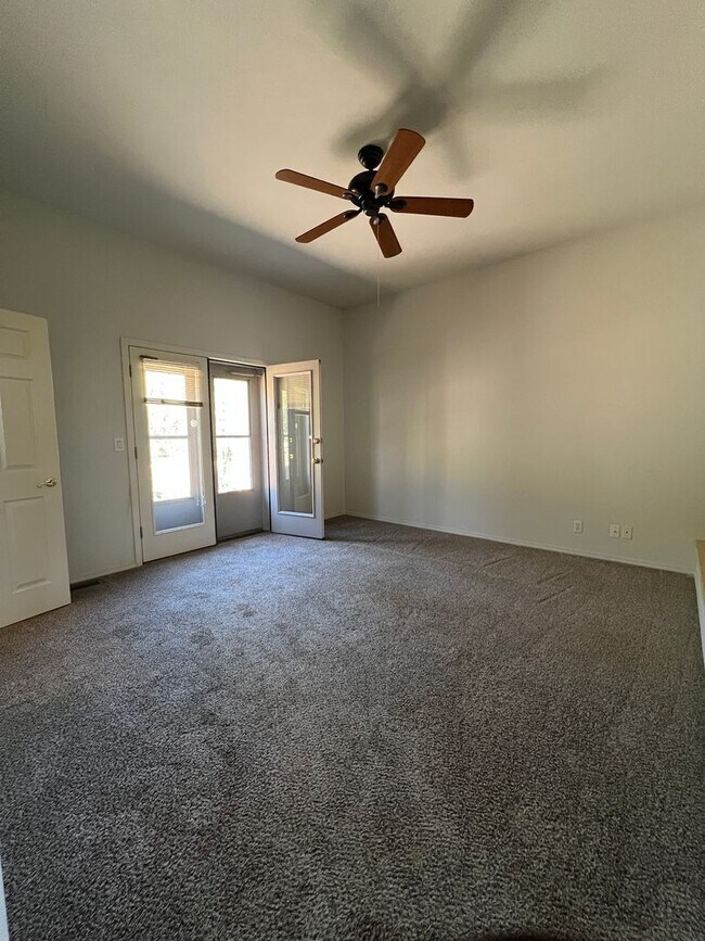 Building Photo - 3 Bedroom 2 Bath Home Overlooking Thumb Butte ~ Forest Trails