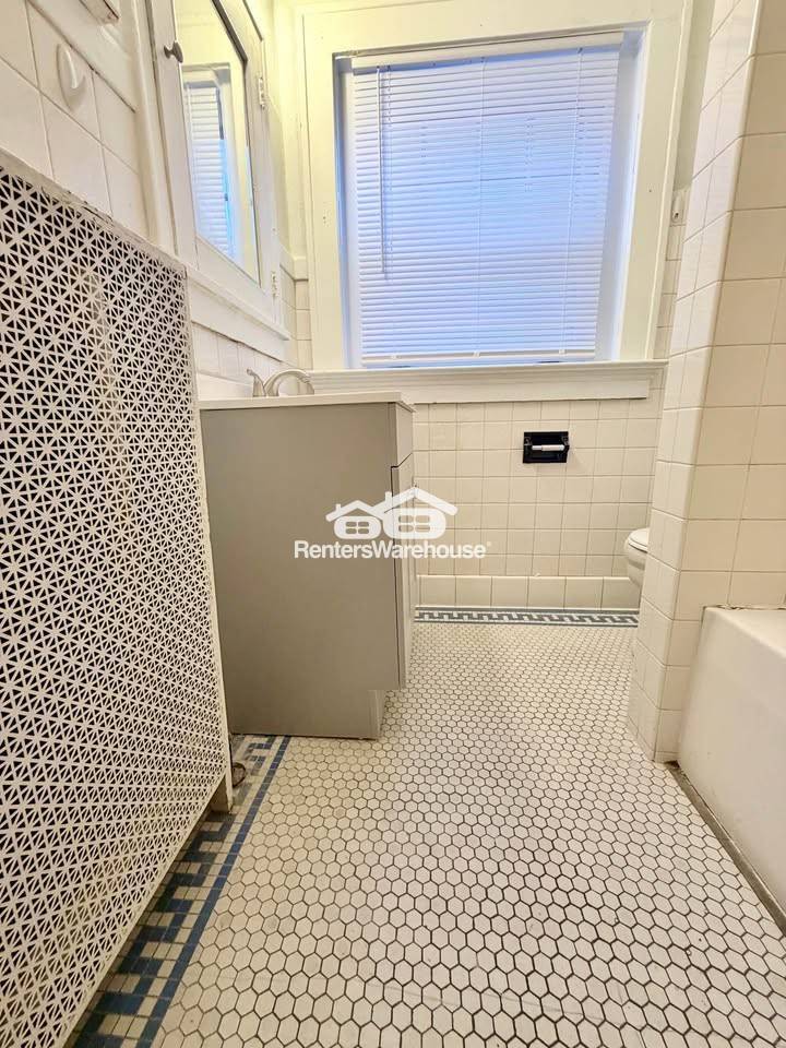 Building Photo - 3612 Ingersoll Ave