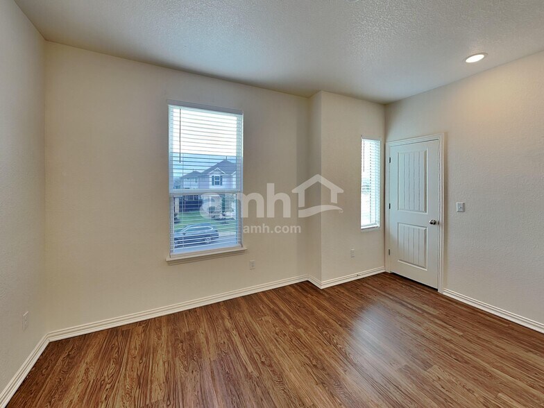 Building Photo - 2732 Geronimo Creek