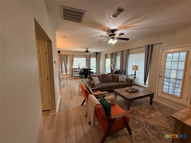 Building Photo - 1832 Canyon Lake Dr