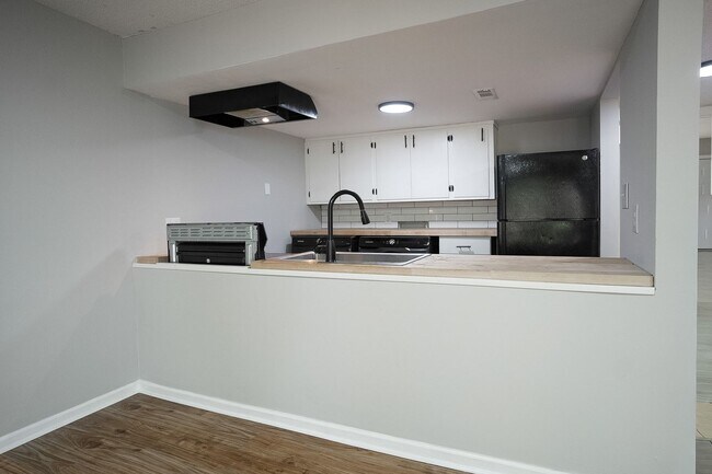 Building Photo - 2398 Winston Way