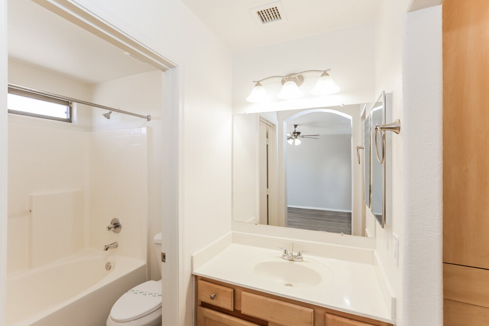 Building Photo - 8156 W Hammond Ln