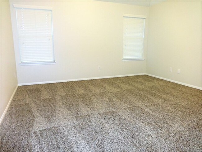 Building Photo - 2420 Avalon Trace Ln