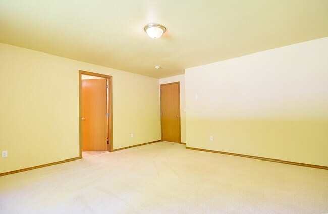 Building Photo - Spacious Coupeville Home! Dogs are Negotiable!