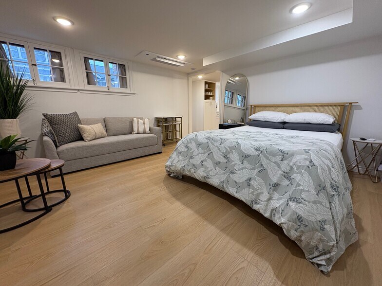 Building Photo - 317 Main St