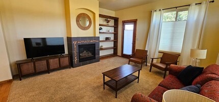 Building Photo - Beautiful 3 Bed 2 Bath One-Level Home Available in Quiet Neighborhood