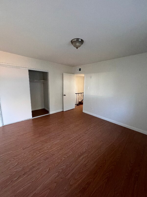 Building Photo - 305 N Vinedo Ave