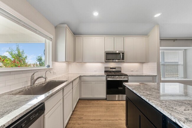 Building Photo - Stylish 3-Bed Home with Pool Access, Island Kitchen & Fenced Yard in New Braunfels