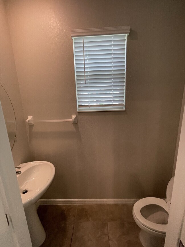Building Photo - "Charming 3-Bedroom Wesley Chapel Home with Granite Finishes & Spacious 1,807 Sq Ft great Layout....