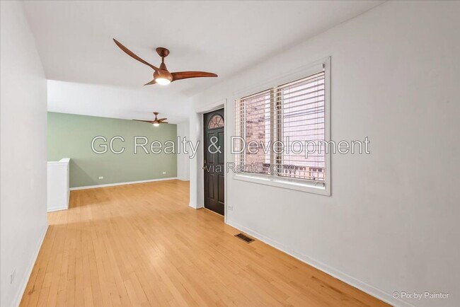 Building Photo - 832 W Barry Ave
