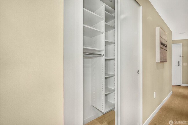 Building Photo - 1Bd/1Ba Seattle Condo