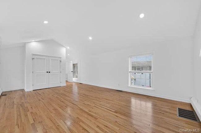 Building Photo - 125 Horseshoe Rd