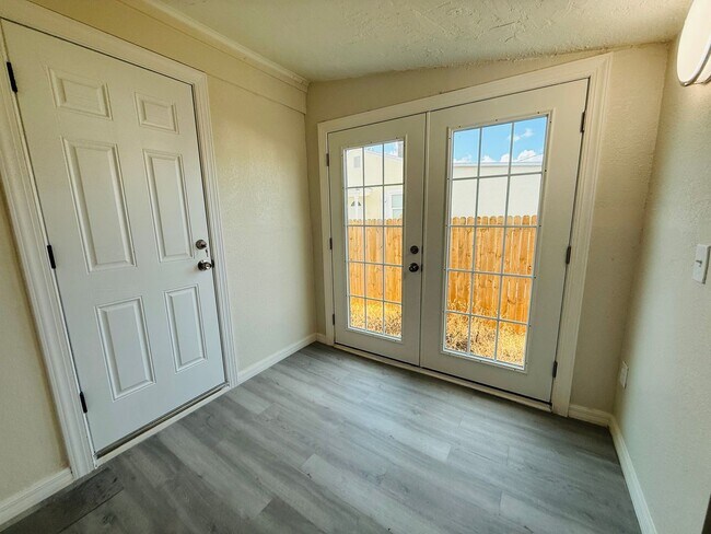 Building Photo - remodeled home in St. Pete