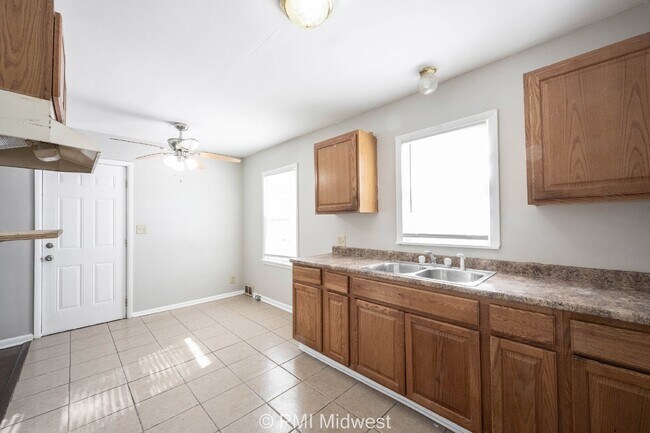 Building Photo - 2 bedroom 1 bath