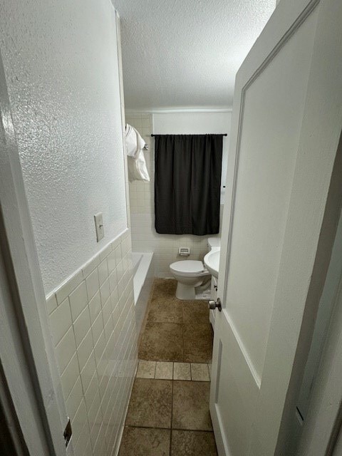 Building Photo - 2743 Hilltop Dr