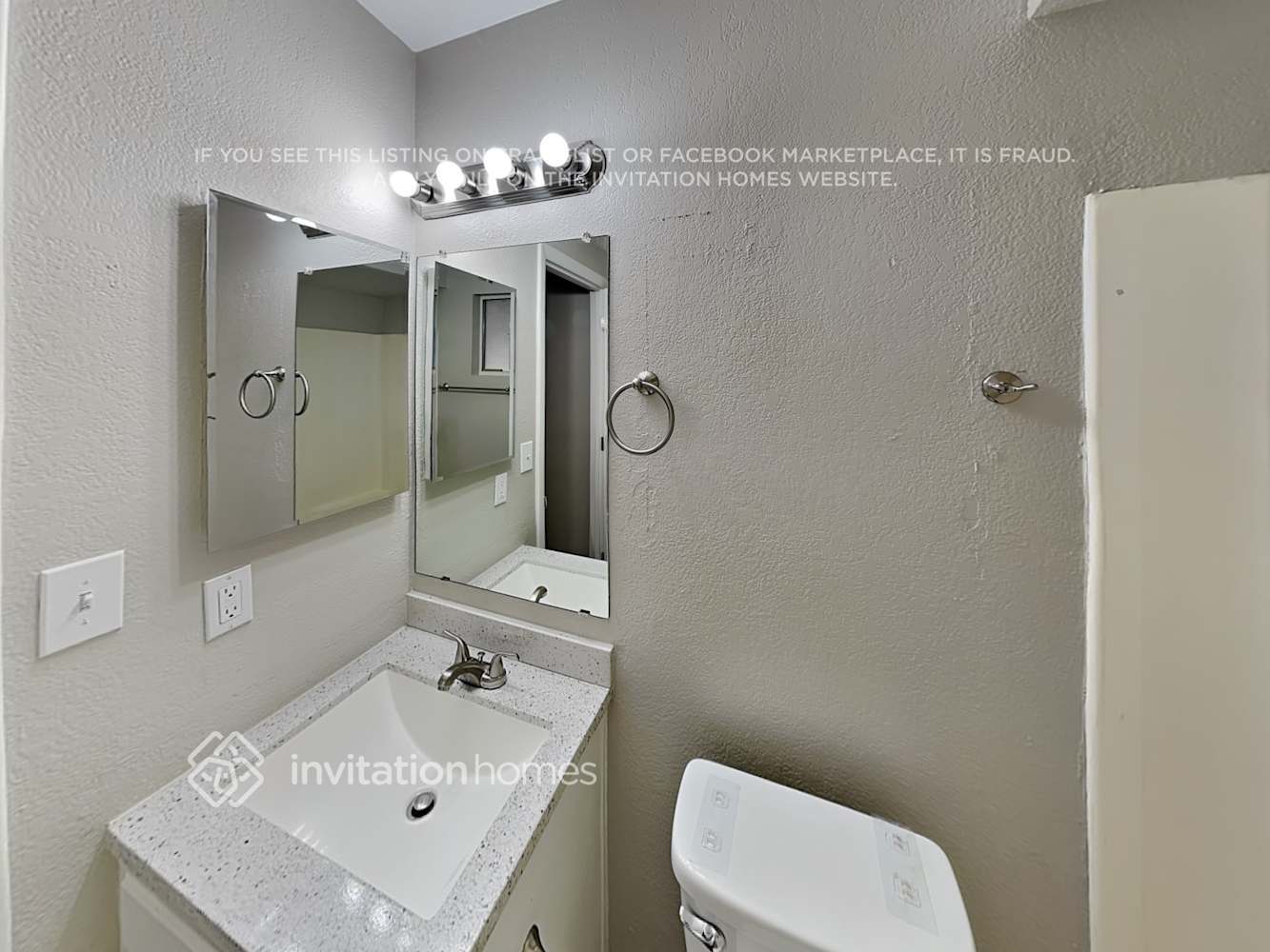 Building Photo - 8638 W Lawrence Ln