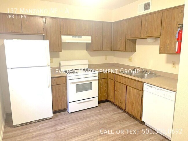 Building Photo - 137 Manzano St NE