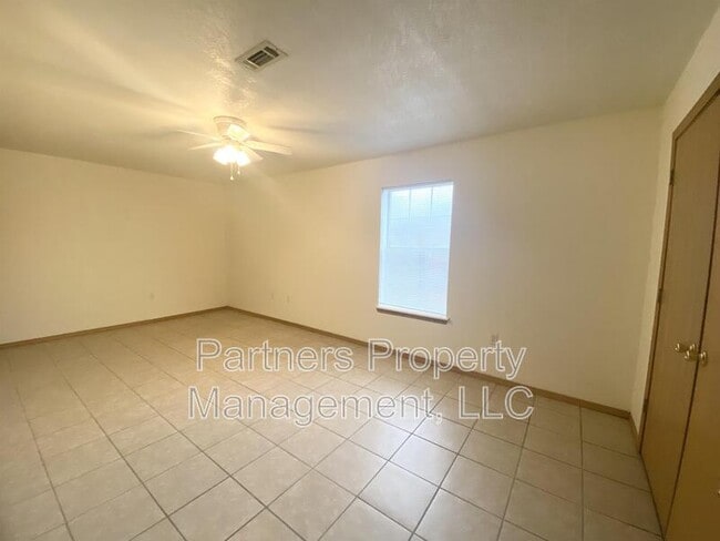 Building Photo - 860 S Curtis Ave