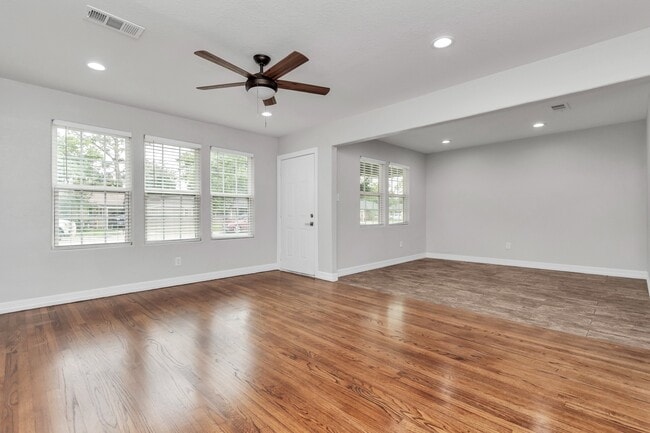 Building Photo - 1709 S Park