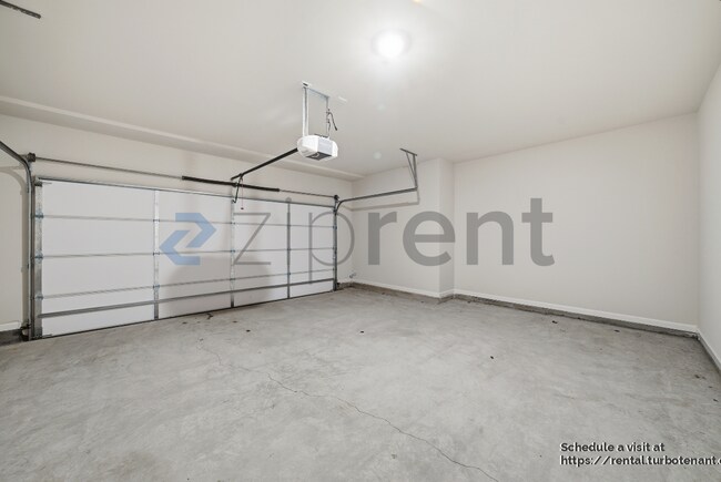 Building Photo - 2438 Bayberry St