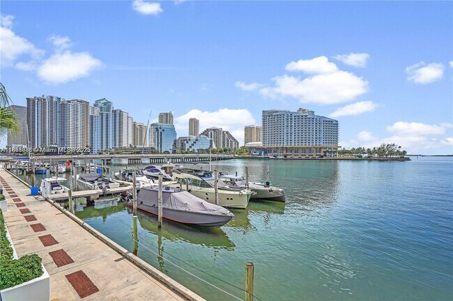 Building Photo - 999 Brickell Bay Dr