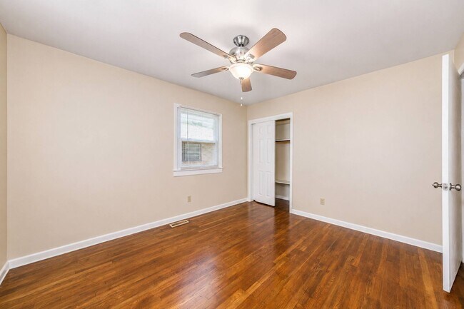 Building Photo - One level home in Beechwood