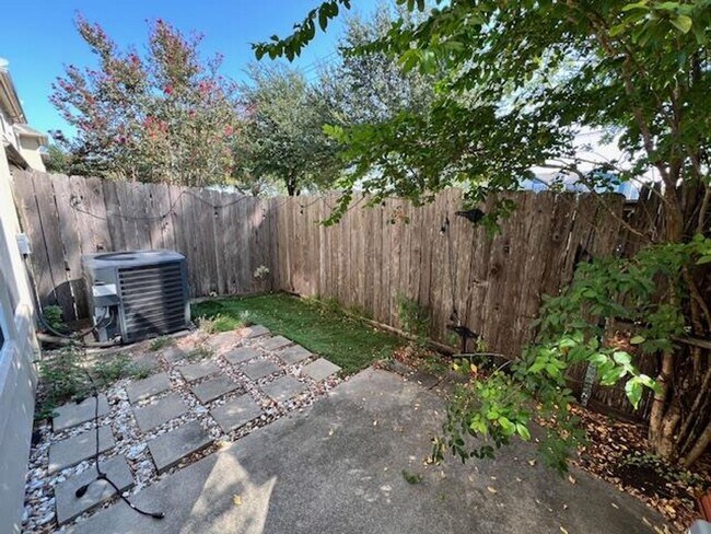 Building Photo - Luxury Living in North Austin / Condominium / Gated Community / 3 bedrooms / 2 car garage