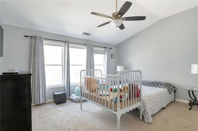 Building Photo - 1565 Hedington Cir SE