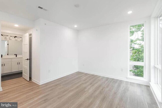 Building Photo - 719 N 16th St