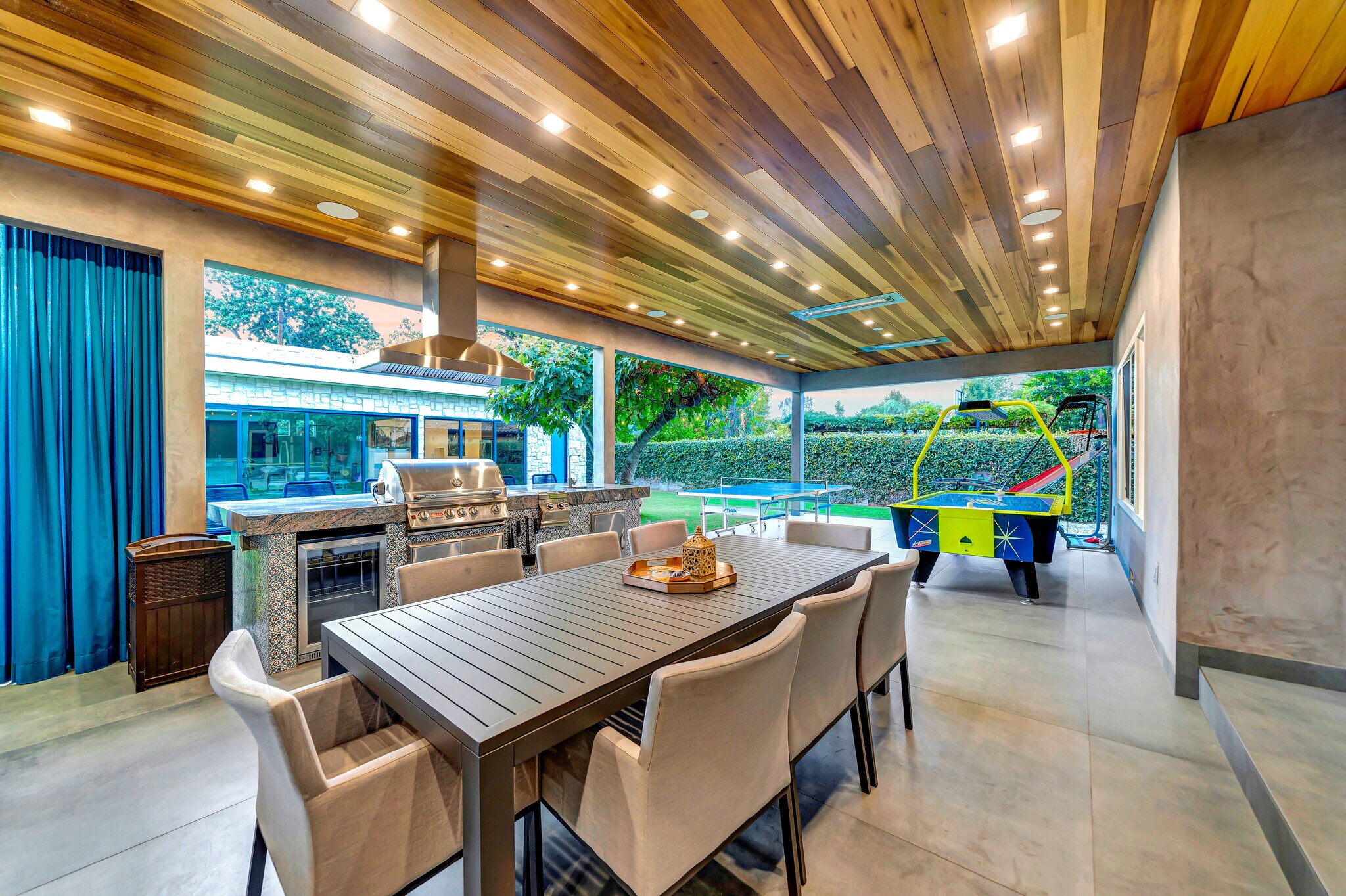 Building Photo - 5817 Ranchito Ave