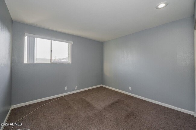 Building Photo - 1702 W Tuckey Ln