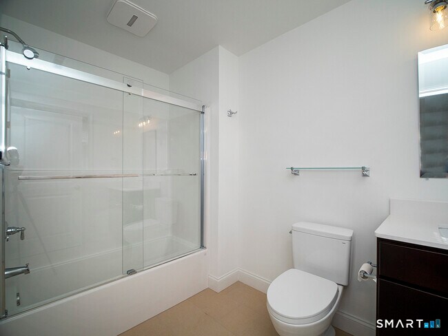 Building Photo - 44 Mettler St