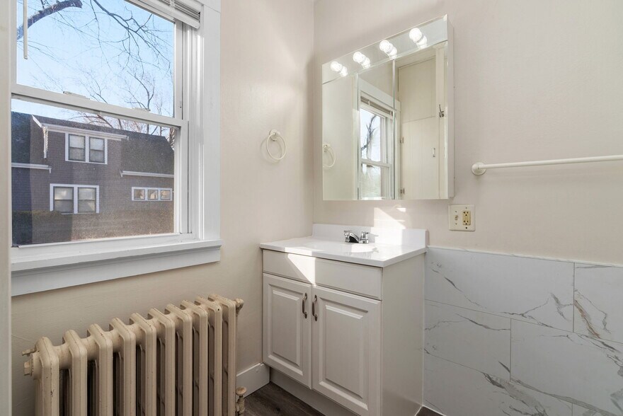 Bathroom - 21 Farwell St