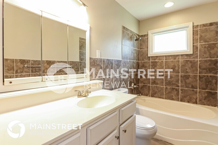 Building Photo - 7200 Willow Ave