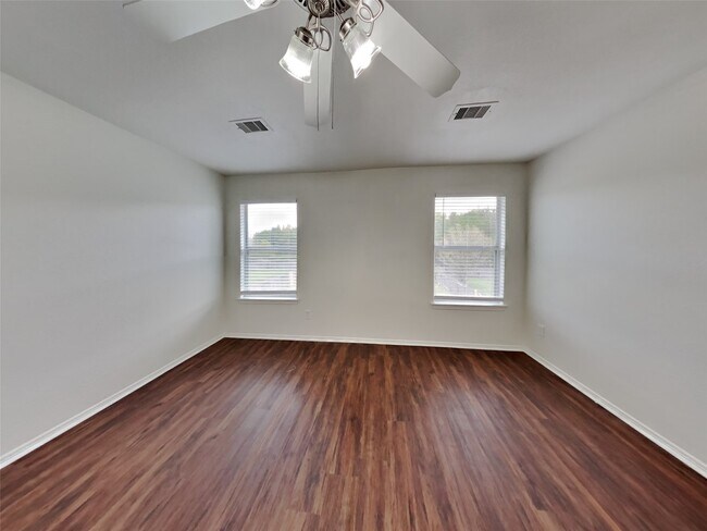 Building Photo - 2013 Briar Grove Dr