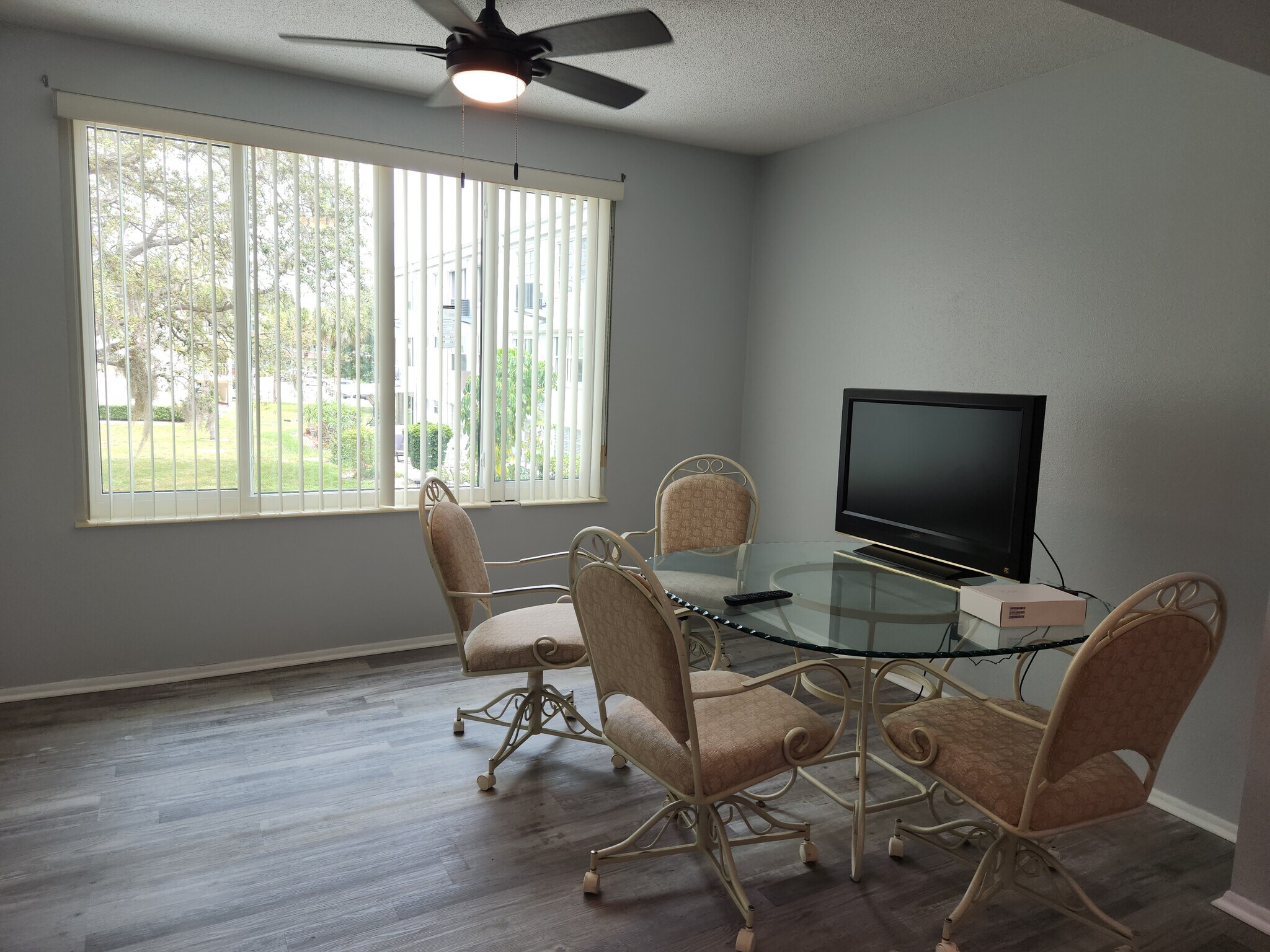 Family room - 2380 World Parkway Blvd
